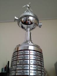 Desde 1960, competição das mais prestigiadas do mundo sendo actualmente a competição de clubes mais importante do continente sul americano. Replica Taca Libertadores Futebolonline
