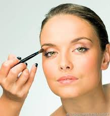 Umwerfend Strahlend Mit 40 Das Tut Der Haut Jetzt Gut Ab 40 Stellt Die Haut Mehr Anforderungen Als In Jungeren Jahren Geben Wir I Haut Make Up Kosmetik