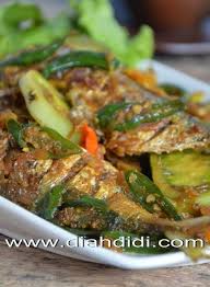 * 1 sdm tauco * 8 buah cabe hijau, iris serong * 8 buah cabe merah, iris serong * 10 buah cabe rawit, utuh * 5 buah bawang merah, iris tipis * 3 siung bawang putih, iris tipis * 2 buah tomat, potong. Resepi Ikan Mas Cabe Ijo Pawtaste Com