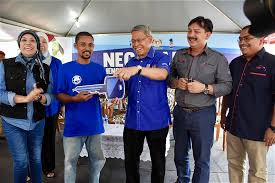 Biasanya yang sering menyebabkan stok real (fisik) seragam dan sistem selisih / minus adalah: Galeri Anugerah Perkhidmatan Cemerlang Category Majlis Penyerahan Kunci Rumah Perluasan Skop Ctu Di Kg Lata Janggut Kg Santura Kuala Long Jeli Kelantan Image Majlis Penyerahan Kunci Rumah Perluasan