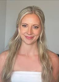 🖤 One for the team @theledecompany @carriegrams_ @trustinsparkles Stylist  : @sweetbabyjamie (wearing @stellamccartney ) Hair : @jamesbrownstyle  Make-Up : @sofiatilbury ( @charlottetilburyskincare ) 📸: @sofiatilbury Via  instagram