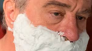 Con la ayuda de sus amigos, peter declara la guerra a su abuelo para hacerle abandonar la habitación, pero ed es un testarudo y no va a ponérselo nada fácil. En Guerra Con Mi Abuelo Con Robert De Niro Pospone Su Estreno