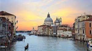 The feast of redeemer is the festival most felt by the inhabitants of the city of venice, it is a venetian tradition of over 400 years and is celebrated on the third sunday of july on the giudecca island and in the san marco basin. Nastoyashaya Veneciya I Ee Sekretnyj Yazyk Dlya Uzkogo Kruga Bbc News Russkaya Sluzhba