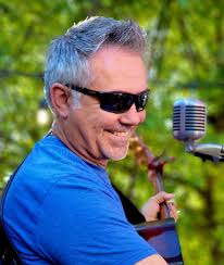 ❄️ Manson sure knows how to have fun! Thanks Lake Chelan, for coming out  today and thanks Benson Vineyards for hosting such a great evening. 🍷