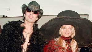 Motley crue drummer tommy lee was drinking gallons of vodka every day last year — so much that his new bride was afraid she'd wake up to find him dead. Pamela Anderson S Romantic History Every Man She S Loved Married From Tommy Lee To Dan Hayhurst News Akmi