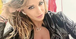 Added 15 hours ago by satrapo. Sabrina Salerno Furiosa Ammazzerei Quelli Che Dicono Che Se Indossi Una Minigonna E Ti Violentano Te La Sei Cercata Il Fatto Quotidiano