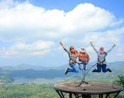 Mungkin sebagian dari kamu sudah tahu kalau sunrise atau matahari terbit memiliki keindahan yang begitu menakjubkan. 25 Lokasi Menarik Yang Sempat Kami Terjah Sewaktu Travel 5 Hari Di Yogyakarta