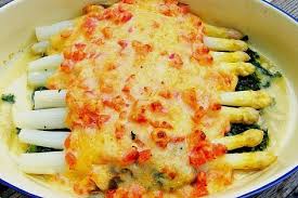 Spargel Uberbacken Mit Tomate Und Spinat Von Garten Gerd Chefkoch Spargel Uberbacken Gebackener Spargel Spargel Rezepte