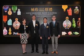 Chinese Snuff Bottles: HK exhibition honors local collector's legacy