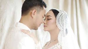 Cerita malam pertama turut menceritakan pengalaman pengantin. Pengakuan Zaskia Gotik Soal Malam Pertama Klepek Klepek
