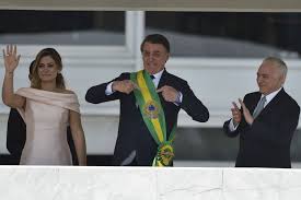 Resultado de imagem para BOLSONARO E MACRON CHARGE