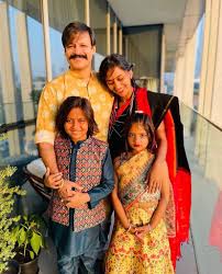 Vivek Oberoi Shares 7-Year-Old Daughter, Ameyaa's Hilarious Reaction On His  Kissing Scene In Films