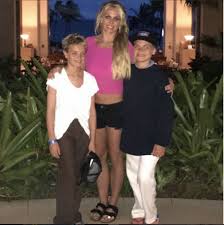 Britney spears, the princess of pop lost control of her own life 12 years ago when the courts attributed her legal guardianship to her father, jamie spears; Pin On Celeb Moms