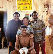 Muhammad ali, american boxer and social activist who was the first fighter to win the world heavyweight championship on three separate occasions. Muhammad Ali Der Grosste Bruder Nzz Am Sonntag