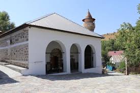 1987 yılında bitlis'in tatvan ilçesinde doğdu. Bingol Kigi Da Restorasyonu Biten 600 Yillik Cami Ibadete Acildi