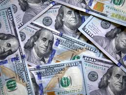 El mercado le muestra a Argentina su mejor cara: baja el dólar y retrocede  el riesgo país