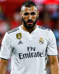 Кари́м мостафа́ бензема́ — французский футболист, нападающий испанского клуба «реал мадрид» и сборной франции. Karim Benzema