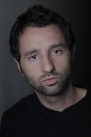 Elle se rend à paris, capitale des artistes, pour suivre la formation de l'école nationale supérieure des arts et techniques du théâtre. Dead Beautiful Trakt Tv