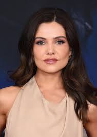 Fan Casting Danielle Campbell as Leah Penn-Leith in Love Practically