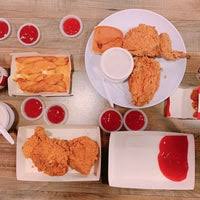 אנשים מצטרפים למשפחת kfc ממגוון רחב של סיבות, אך האווירה המשפחתית והגאווה שיש להם במותג שלנו, הם מה שגורם להם להישאר. Kfc Fast Food Restaurant