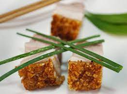 knuspriger sudchinesischer schweinebauch siu yuk cantonese crackling crispy pork belly schweinebauch rezepte lebensmittel essen