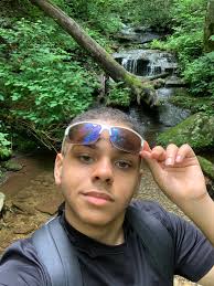 Good to see you all I hope everyone is having a blessed day I am 18 looking  for friends or more 😅😇