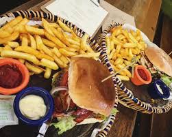 Leckere Burger Im Tam Tam Food Cheese Board Burger