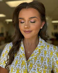 How are you so grown? @ali.dumas you're so beautiful and so sweet!! So glad  I got to glam you up for prom!! 💛💝