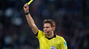 Seitdem wird heftig darüber diskutiert, ob und ab wann auch auf trainer gelbsperren zukommen. Dfl Will Trainer Erst Nach Vier Gelben Karten Sperren Bundesliga Kicker