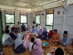 Suasana malam hariraya di kampung malaya kampung malaya homestay facebook for more information and source, see on this link : Suasana Rumah Kampung Raya Home Desaign