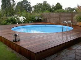 Pourquoi Preferer La Piscine Semi Enterree Pour Votre Jardin