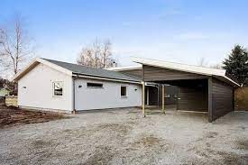 Carport Med Forrad Samt En Stor Uppstallningsplats Carport Stor Tradgardsskotsel