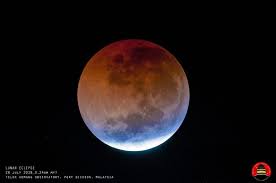 Malaysia lunar eclipse started at 7.34pm for the penumbra phase and was visible from 8.46pm. Beautiful Photos Full Moon Eclipse And Mars On July 27 2018 Earthsky Full Moon Eclipse Japanese Lantern Eclipse