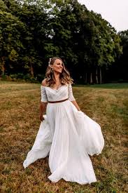 Nur wenn alle gäste rechtzeitig über den genauen termin und ablauf bescheid wissen, können sie auch an den feierlichkeiten teilnehmen und zum gelingen der trauung beitragen. Inspiration Fur Brautkleider Und Brautkleidtrends Zur Hochzeit