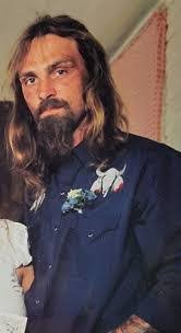 Elizabeth Renshaw's Instagram, Twitter & Facebook