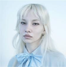 Dionne Hunter's Instagram, Twitter & Facebook