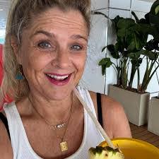 Anne Burlingame's Instagram, Twitter & Facebook