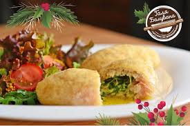 Заклади у Дніпрі, де можна замовити страви для новорічного столу -