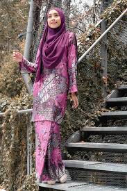 Haliashop baju kurung sifon untuk tunang, nikah, raya, majlis. Baju Kurung Batik Satin Silk Narisa Candy Pink Muslimahclothing Com