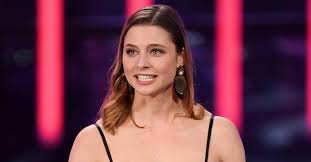 Cher jung (also credited as cheryl ann jung) held many roles on sesame street between seasons 10 through 32. Svenja Jung Ist Die Beste Nachwuchsschauspielerin Westerwalderin Erhalt Bayerischen Filmpreis Westerwalder Zeitung Rhein Zeitung