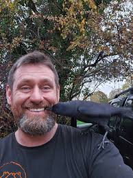 What a day!!! Sweeping chimneys in Lockerley and I meet the local resident  bird...forgotten the name so i apologise...absolutely quality though. I  shall not remove your nest in the summer.🤣🤣 Three Shires