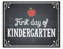 Free Printable First Day Of School Signs Kindergarten First Day School Signs First Day Of School Pictures