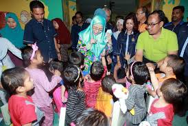 Check spelling or type a new query. Twitter à¤ªà¤° Berita Harian Timbalan Perdana Menteri Datuk Seri Dr Wan Azizah Wan Ismail Beramah Mesra Serta Menyampaikan Sumbangan Sebahagian Penghuni Pada Majlis Lawatan Di Rumah Kanak Kanak Sultanah Hajjah Kalsom Penor