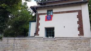 Psg A Bougival Les Riverains Attendent L Arrivee De Neymar Youtube