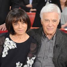 Animatrice de radio et de télévision, frédérique bedos retrace son chaotique parcours de fille adoptée et le chemin d'amour qui lui a permis de se frédérique bedos porte aujourd'hui le projet ­imagine, un média qui met en lumière des héros du quotidien. Obseques De Guy Bedos Pourquoi Sa Fille Ainee Leslie Est Elle Si Peu Dans La Lumiere Femme Actuelle Le Mag