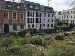 Hamburg liegt im kreis hamburg, freie und hansestadt und ist in 104 stadtteile untergliedert. 2 Zimmer Wohnung Zum Verkauf Mittelweg 114 20149 Hamburg Harvestehude Mapio Net