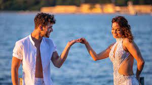 The female part in the music video is played by christina luft. Das Steckt Hinter Luca Hanni Und Christina Lufts Musikvideo Promiflash De