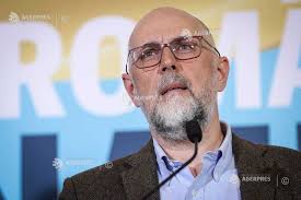 Iasi: Artificial heart for children, controlled with mobile app, created by  students of Medicine