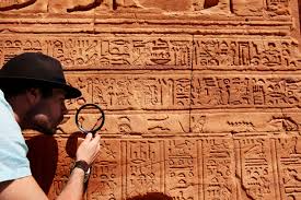 ما هي أقدم لغة محكية ومكتوبة في العالم المصرية أم المسمارية وهذا هو عمر اللغة العربية