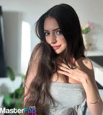 Sunmerjoy's tempting naked displays